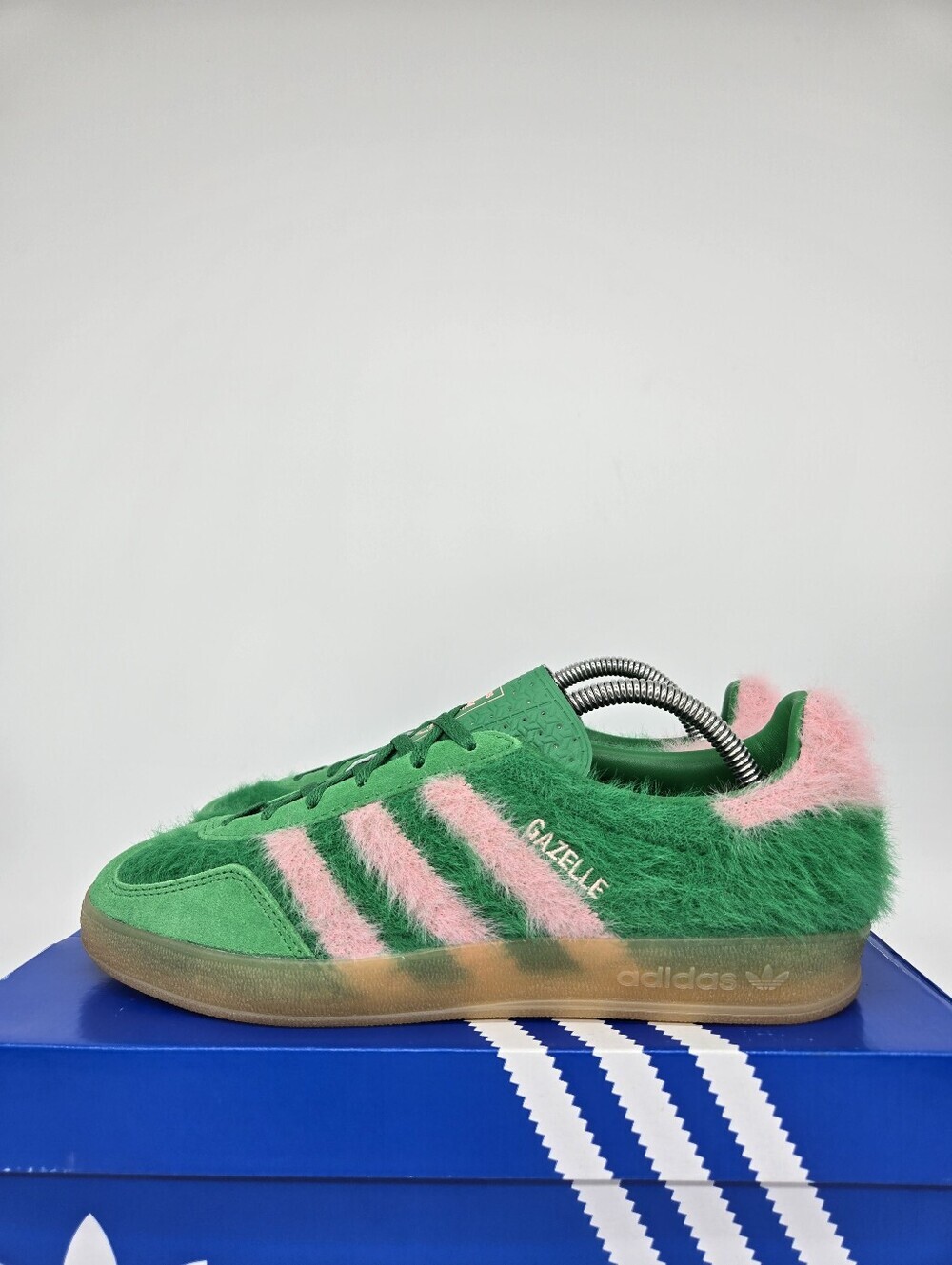 adidas Women's Gazelle Indoor Green Glow Pink Shoes Size 6.5